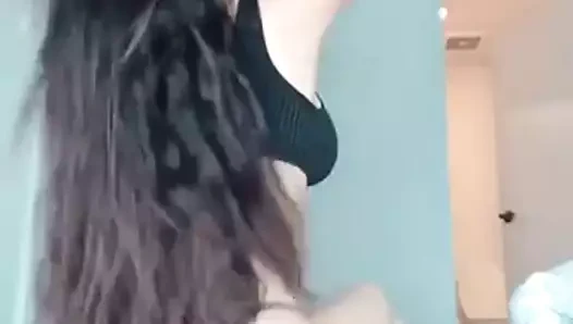 Ateşli model göğüsler götü