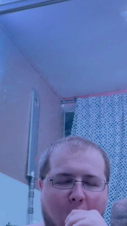 Chubby gay guy practices oral on big black dildo | Bölüm 1