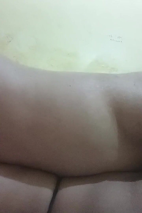 Bayan mahi arkadaş odasında sikişiyor