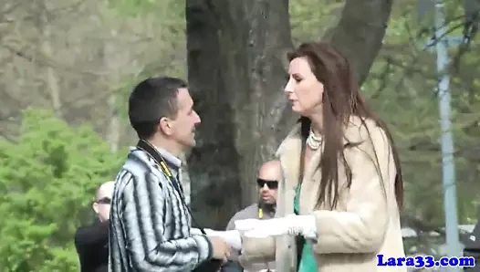 yüksek topuklu olgun yerde sürülmüş