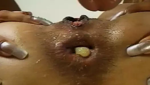 Sevimli genç kızın daracık götüne boşalıyor