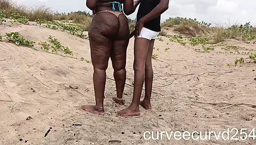 Yerel Bir Adamla Plajda Şenlik