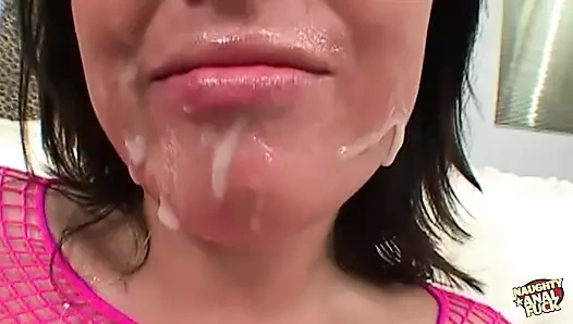 Üç ve büyük yaraklı adam yaramaz Ashley Blue'ya hatırlaması için anal bir deneyim yaşatıyor