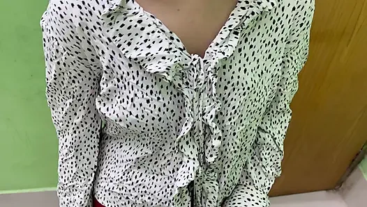 Seksi üvey kuzenim çok ateşli görünüyor ve her gün onunla sikişmek istiyorum