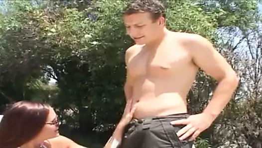 Seksi bir sürtüğün götü için büyük sert bir yarak