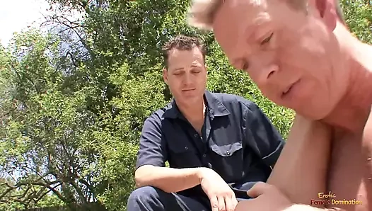 Adam büyük bir horoz tarafından becerdin esmer karısı tarafından aldatmak alır