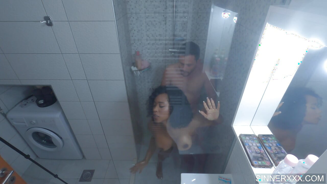 SIYAH ORTA YAŞLı SEKSI KADıN DUŞTA MAHVEDILIYOR - GÖTLÜ ZENCI KIKI MINAJ ILE YOĞUN SEKS