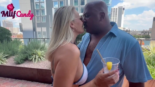 Fragman ateşli evli kadın Sadie Rose tatilde MilfCandy'de MrFlourish ile aldatıyor