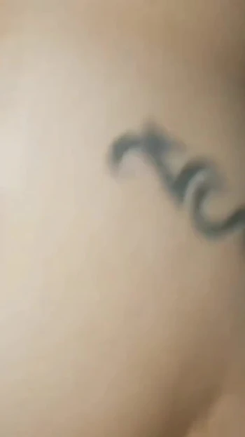 Муженек трахает меня жестко и глубоко в мое очко