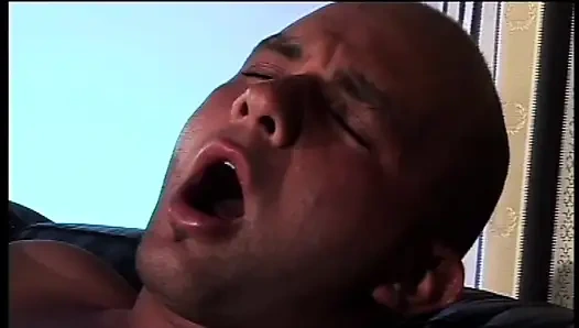 Bu ateşli sarışın için büyük bir İtalyan yarağı