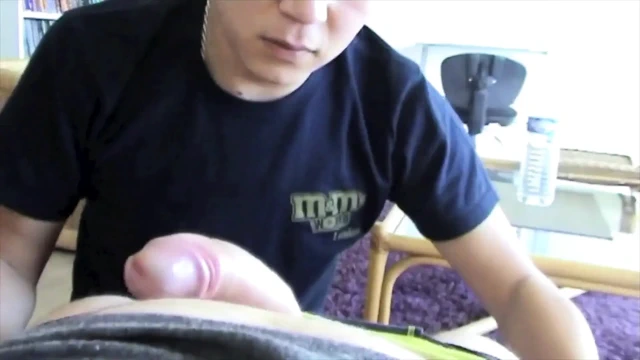 Büyük bir yarağın etkisi altında genç latin - 2 sahne 1'de