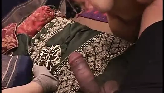 Devasa garajlı edepsiz esmer tatlı kız Ryen Ryder her zaman misafirleri eğlendirmeye hazır