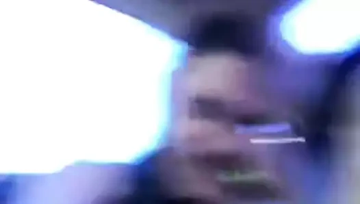 Çirkin sürtük arabasında masturbasyon yapıyor