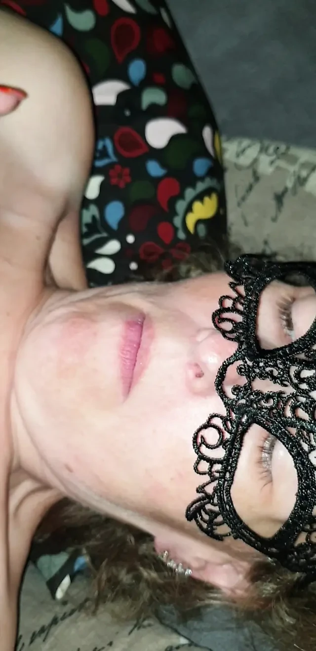 Мой бойфренд трахает меня. Он воткнул свой член в мою пизду. Он сквиртует повсюду на меня. Часть 2 из 2