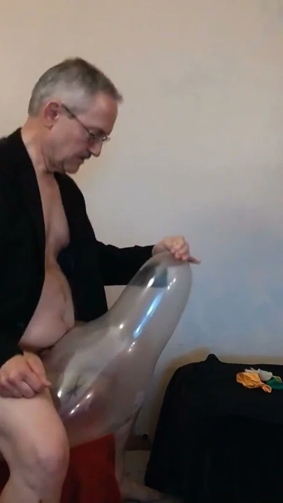 Balloonbanger 80) Slow Blow, Jerk and Pop Used Tuf-Tex 24 inch Balloon | Clip 1