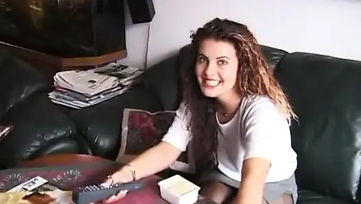 Amatör kamera önünde deliğiyle oynuyor