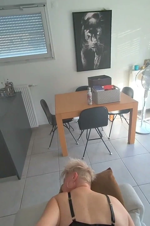 İyi, ıslak bir saksodan sonra beni arkadan alıyor ve yüzümde bitiriyor
