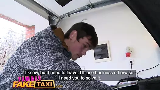 Kadın sahte taksi tamircisi sarışına tam bir cinsel hizmet veriyor
