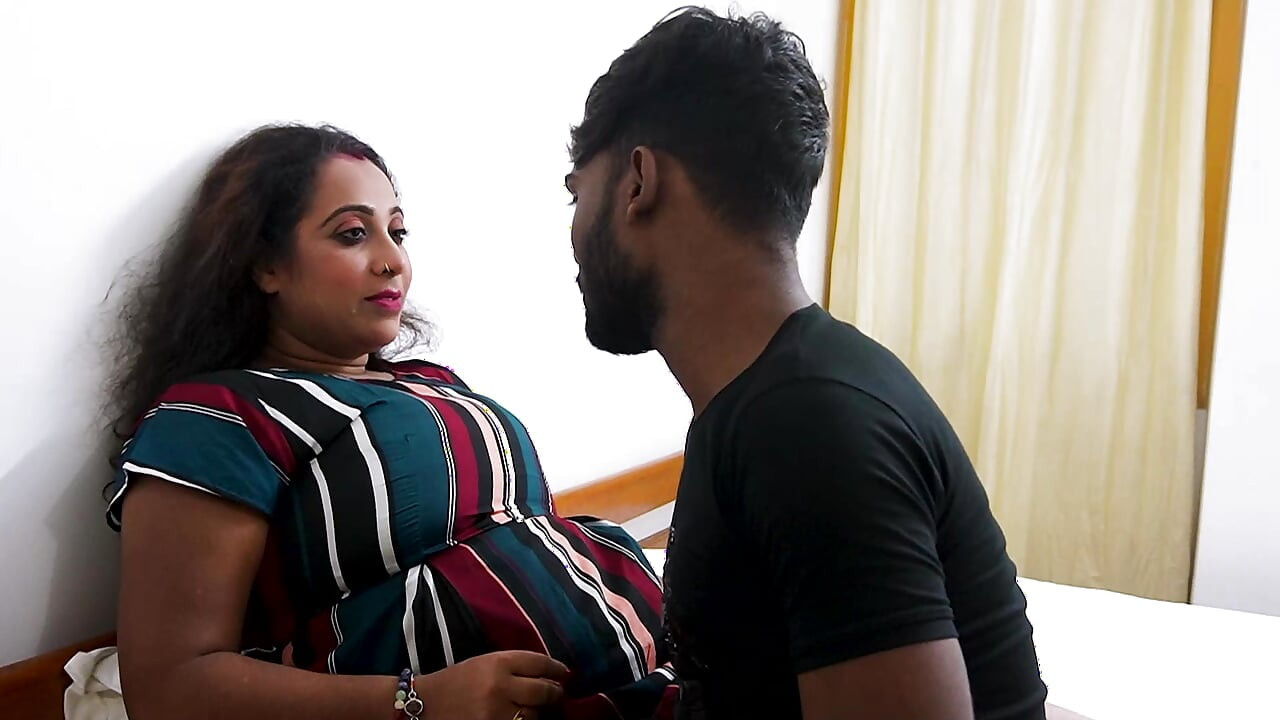 BÜYÜK MEMELI SEKSI TEYZE APNE OĞLU KE SATH CHUDAI KIA, SERT SEKS, ANNE VE ÜVEY OĞLU