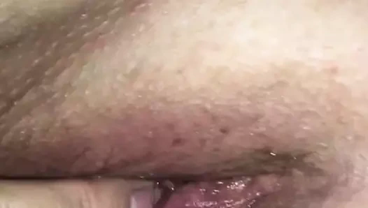 Sert tombul klitoris masajı