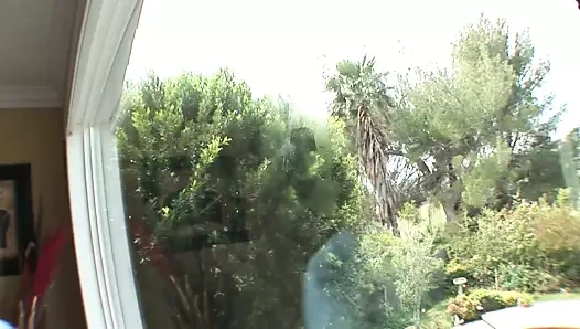 Azgın esmer kadın yüz alır – sert seks