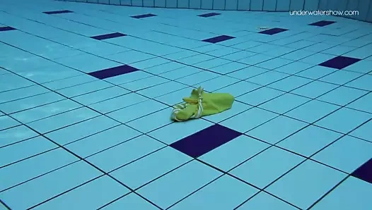 Çizgili bikinili kız lada poleshuk