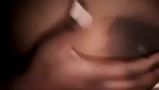 abanoz losyonları onu büyük göğüsleri