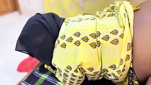 En iyi arkadaşımın karısı tesettürlü ve peçeli büyük götünü göstererek beni baştan çıkarıyor ve benden göt sikişi istiyor