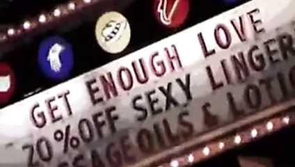 Elle le suce et se fait prendre dans la rue