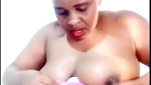 Bölüm 3: meme ucu pompası ve vibratör, güçlü bir orgazm yolum