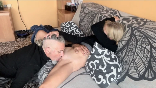 Beni Mastürbasyon Et, Parmakla Dokun, Orgazm Etmek İçin Vajinamı Ye - Küçük İspanyol MILF