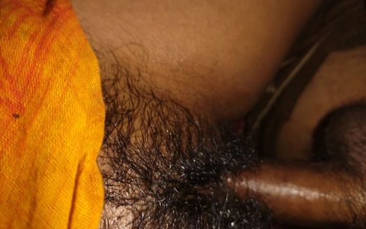 Desi Bhabhi'nin poposu Bhabhi'nin evine vurdu