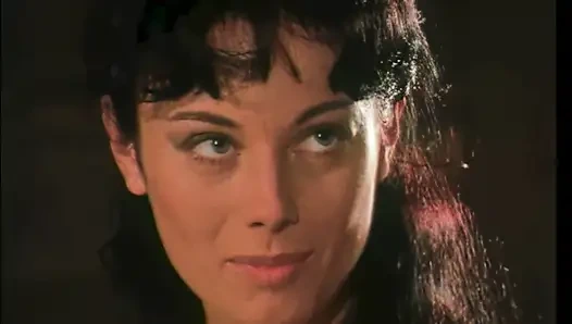 Anita Dark ve Beyaz Venüs birbirini yalayarak orgazm oluyor