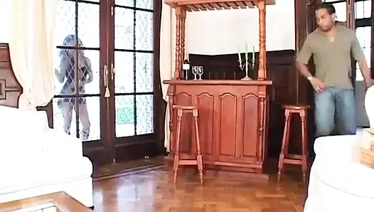 Kaslı zenci adam transeksüel götünü parçalıyor
