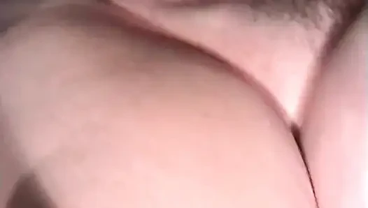Sarışın orta yaşlı seksi kadın büyük zenci yarağını içine alıyor ve içine boşalıyor
