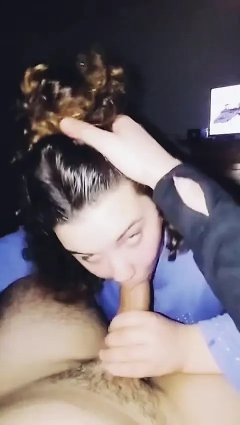 İri güzel itaatkar kız arkadaşım beni emiyor