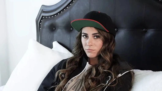 Baba ezmek - seksi genç, üvey babasının sikini emerek lezbiyen olmadığını kanıtladı