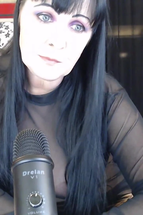 Asmr - yüksek sesle kıtır kıvrılan fırınlanmış cips