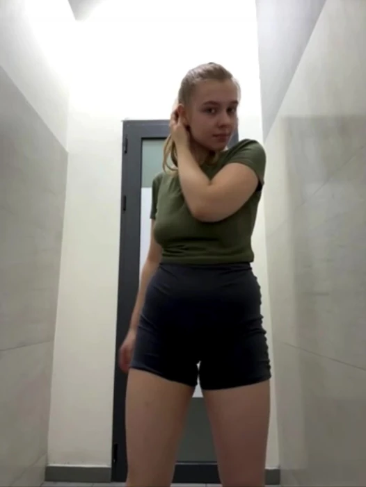 Fingering pussy in public jucielussie