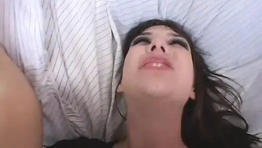 Amcık yalayan göt sikişi parmaklıyor