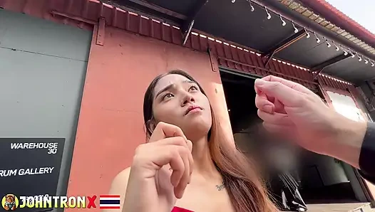 Johntronx - x amını dölledikten sonra bu seksi Asyalı piliçle yeri işaret ediyor