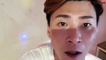 Küvette öpüşme iki thicc Asyalı kız