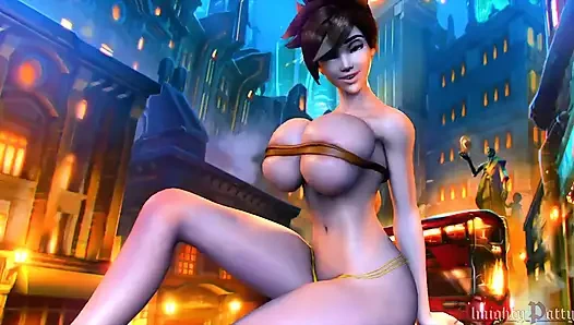 Tracer'ın büyük göğüsleri esnedikçe çevrelerine dolanan bandı neredeyse kırıyor