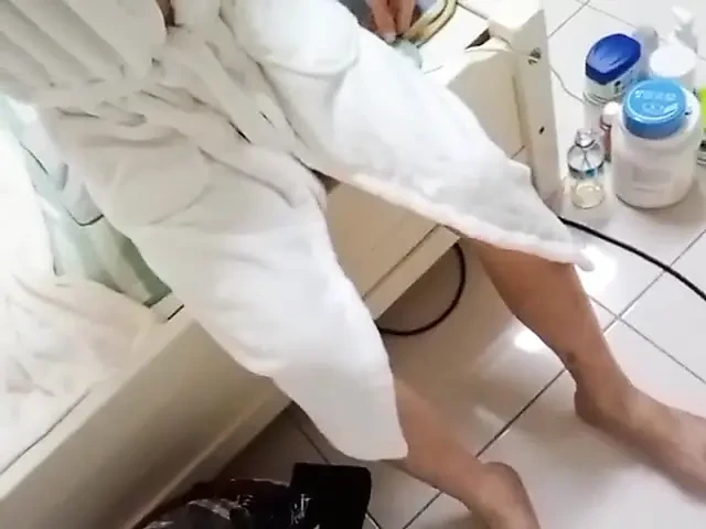 Beyaz Bir Havlu Yarısını Kaplar