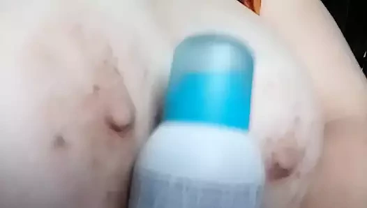 Göğüsler arasında deodorant