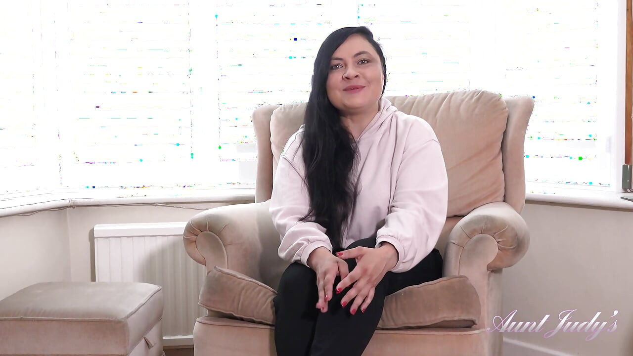 Chubby Hairy Amateur MILF Christina - Naughty Interview