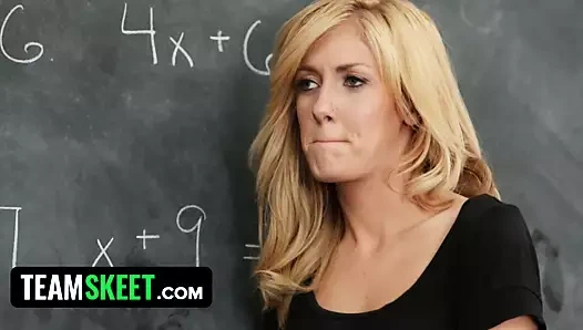 Sarışın kız öğrenci emily kae kısa adamla istifa etmeyecek