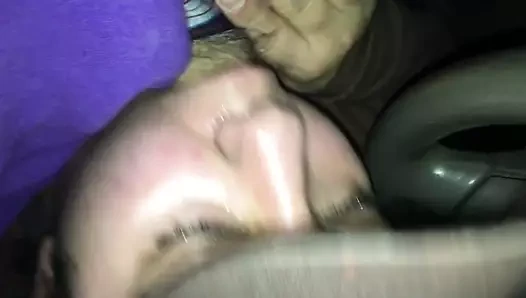 Hala onu erkek arkadaşıyla aldatıyor