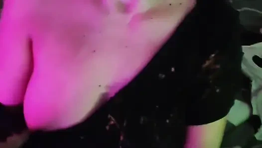 Sahibe domina bakış açısı sakso köle büyük göğüslerine boşalıyor. Faphouse'da tam sahne