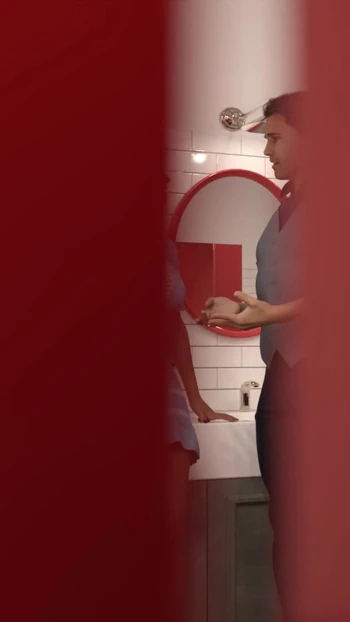 Эпический момент из "Босса моего мужа - глава 1 - Кристиан трахнул Вивиан в публичном туалете - изюминка"